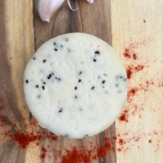 Ser dojrzewający z czarnuszką