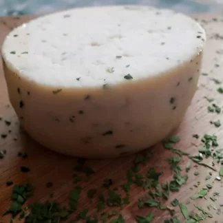 Ser dojrzewający z czosnkiem niedźwiedzim